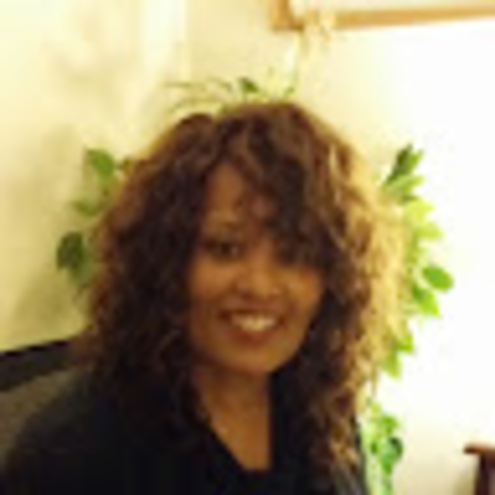 Meet your Posher, Adrienne